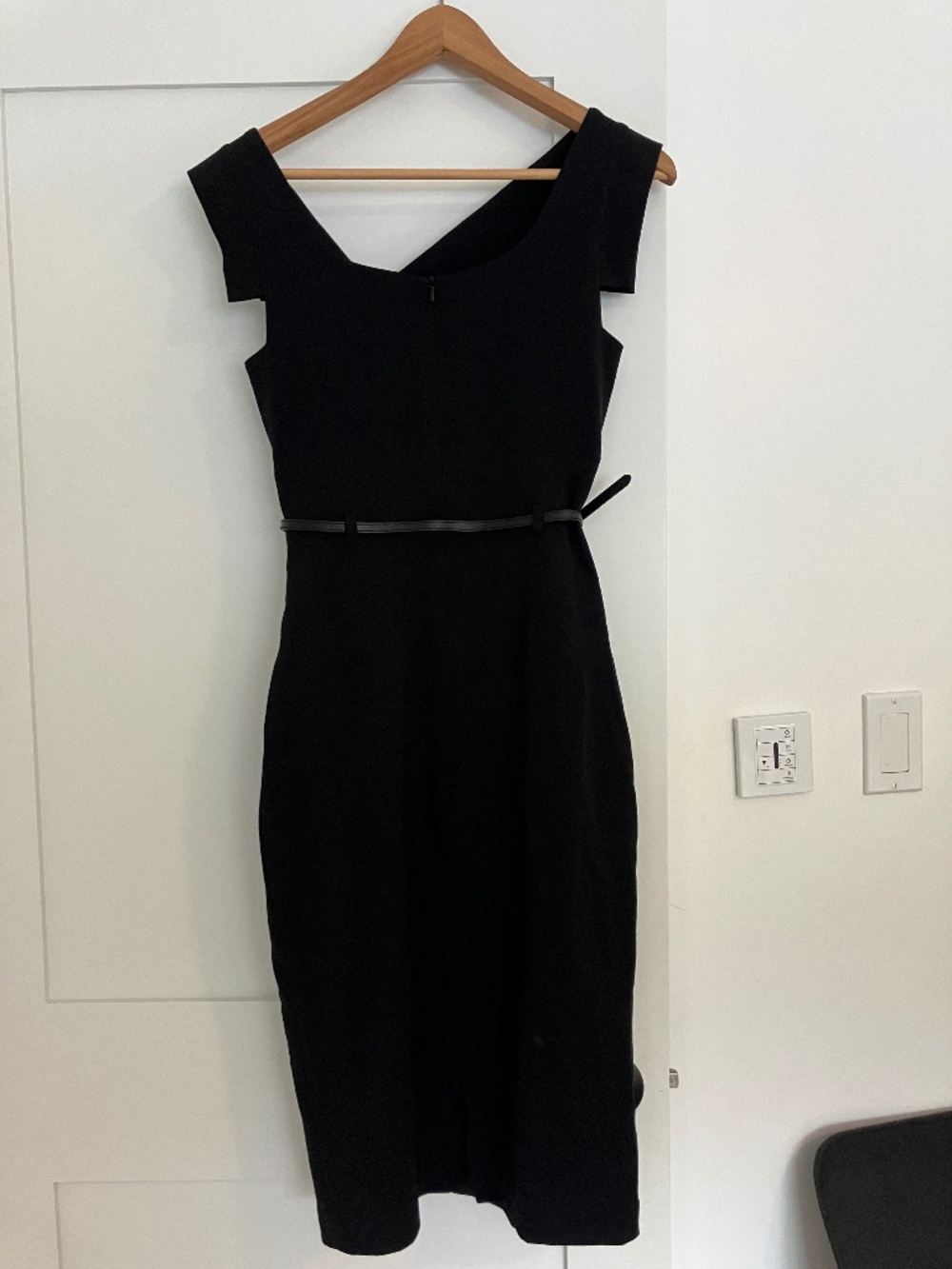 Black Halo Jackie sheath dress size 4